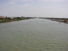 A long shot of a river
AI-generated content may be incorrect.