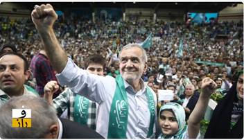 A person raising his hand up in a crowd

AI-generated content may be incorrect.