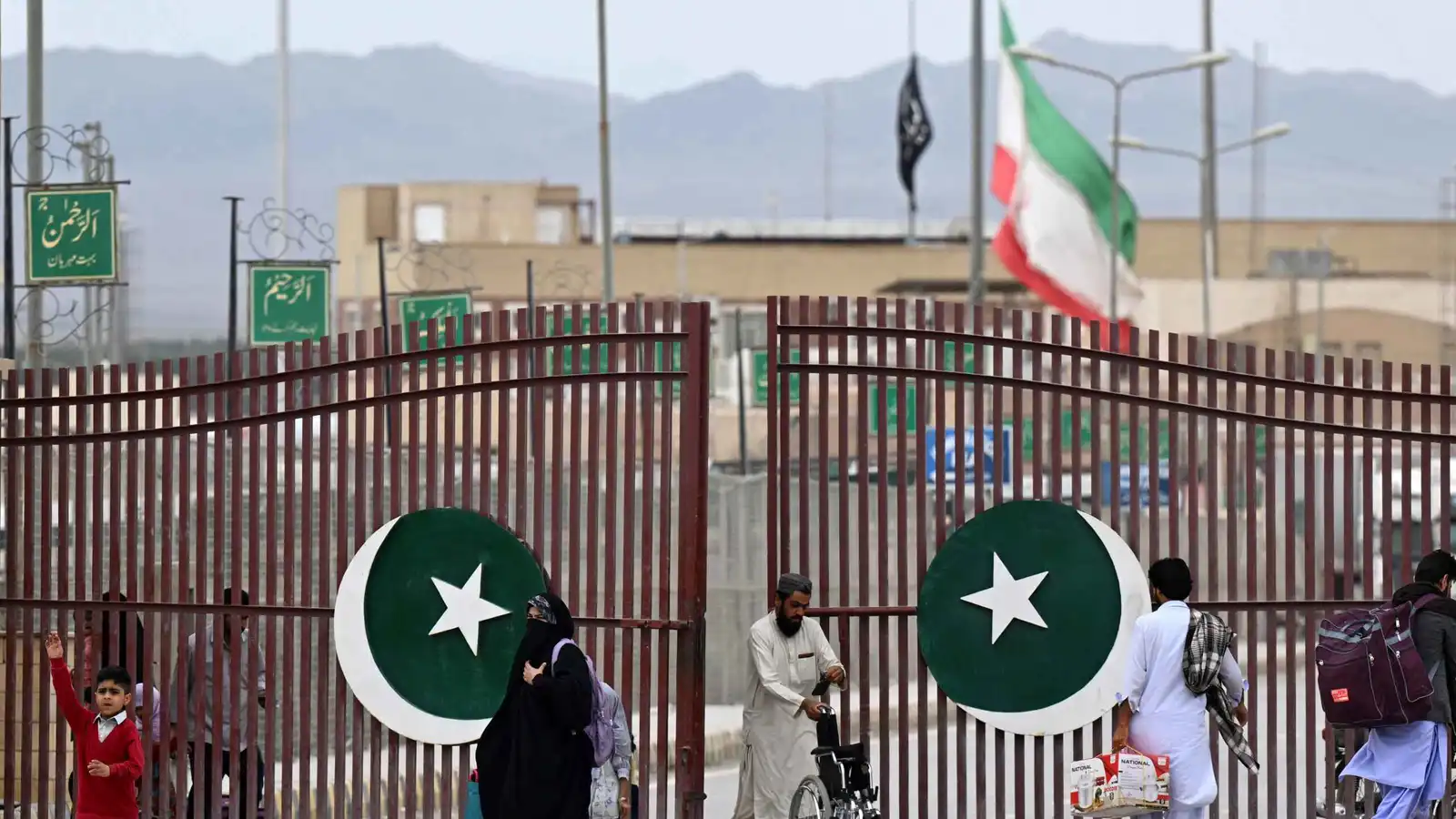 إغلاق معبرين حدوديين مع إيران،